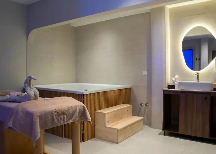 Tk Royal Hotel 3*