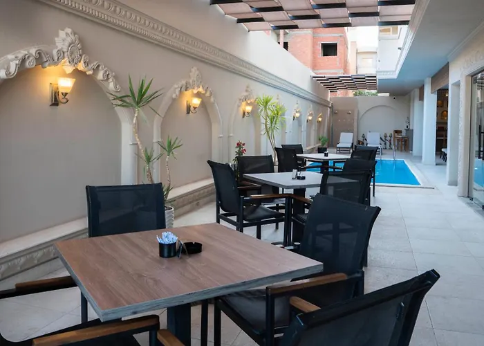 Hotel Tk Royal